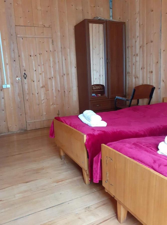 Marina'S Guest House Lentekhi Bagian luar foto